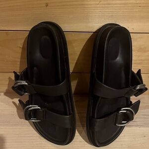 St. Agni Ring Detail Slide in Black Size 40
